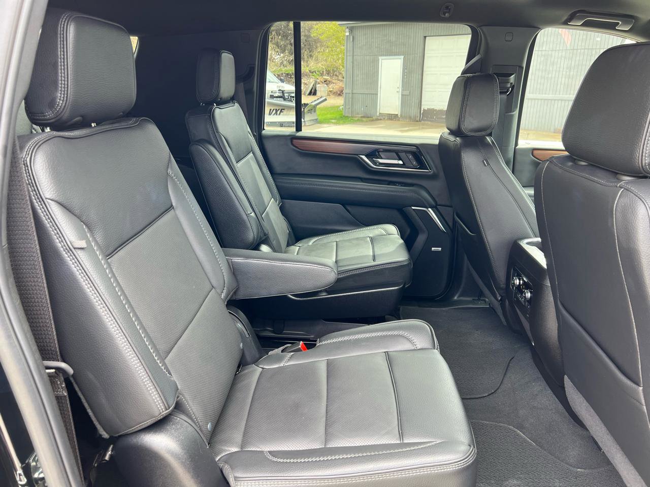 Used 2025 GMC Yukon XL Denali AWD/4WD image 11