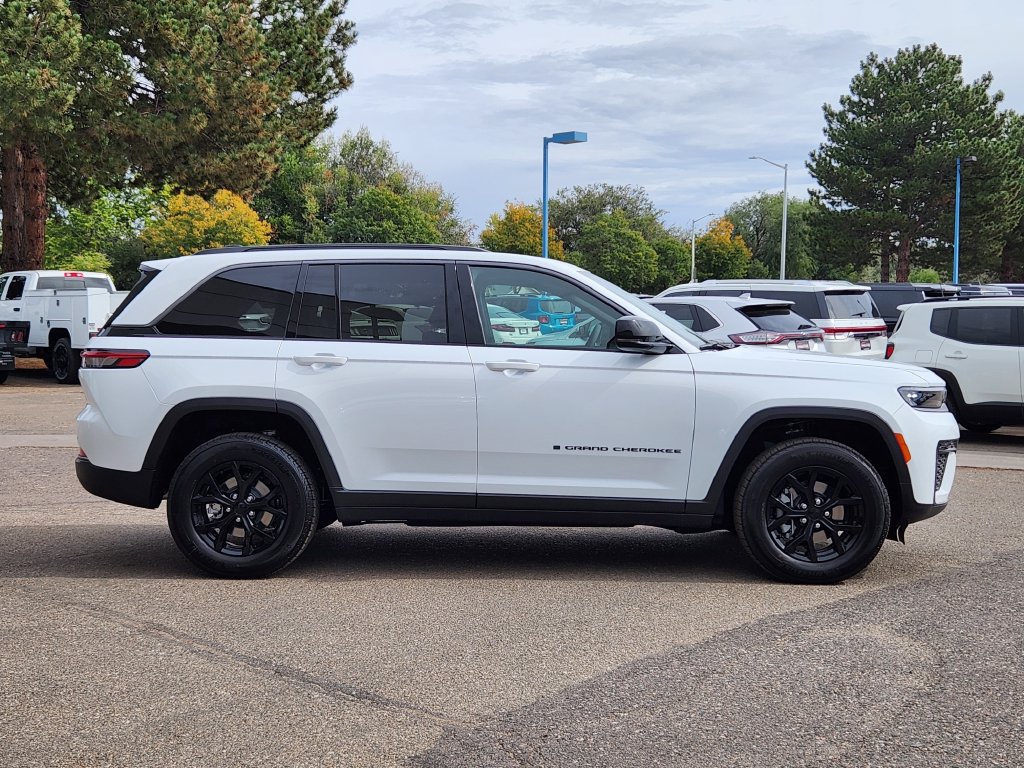New 2026 Jeep Grand Cherokee Altitude AWD/4WD image 2