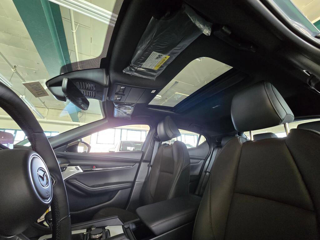 New 2026 MAZDA MAZDA3 Hatchback w/Premium Plus Pkg image 21