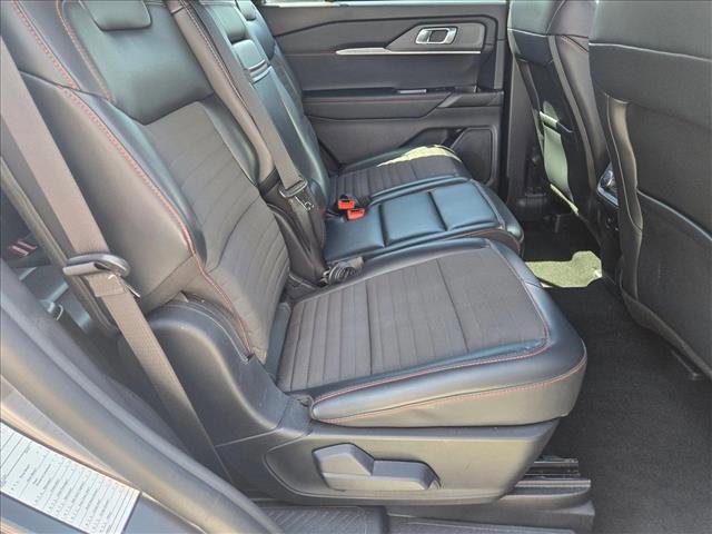 Used 2025 Ford Explorer ST-Line w/ ST-Line Street Pack AWD/4WD image 18
