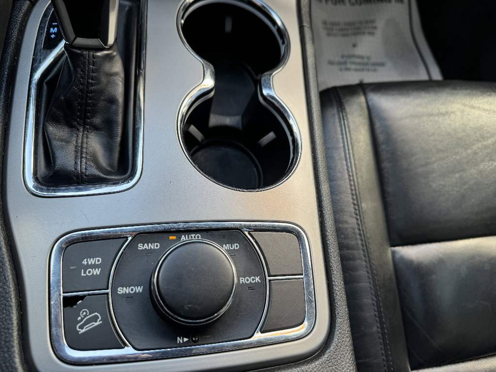 Used 2021 Jeep Grand Cherokee Limited w/ Sun & Sound Group image 21