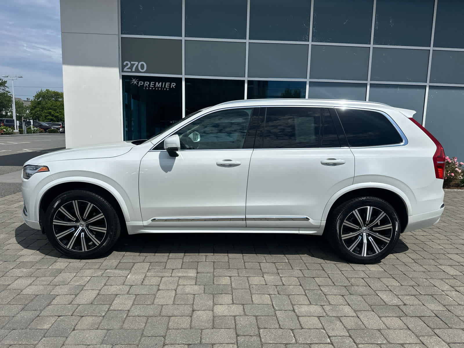 Used 2025 Volvo XC90 B5 Core w/ Protection Package Premier AWD/4WD image 6