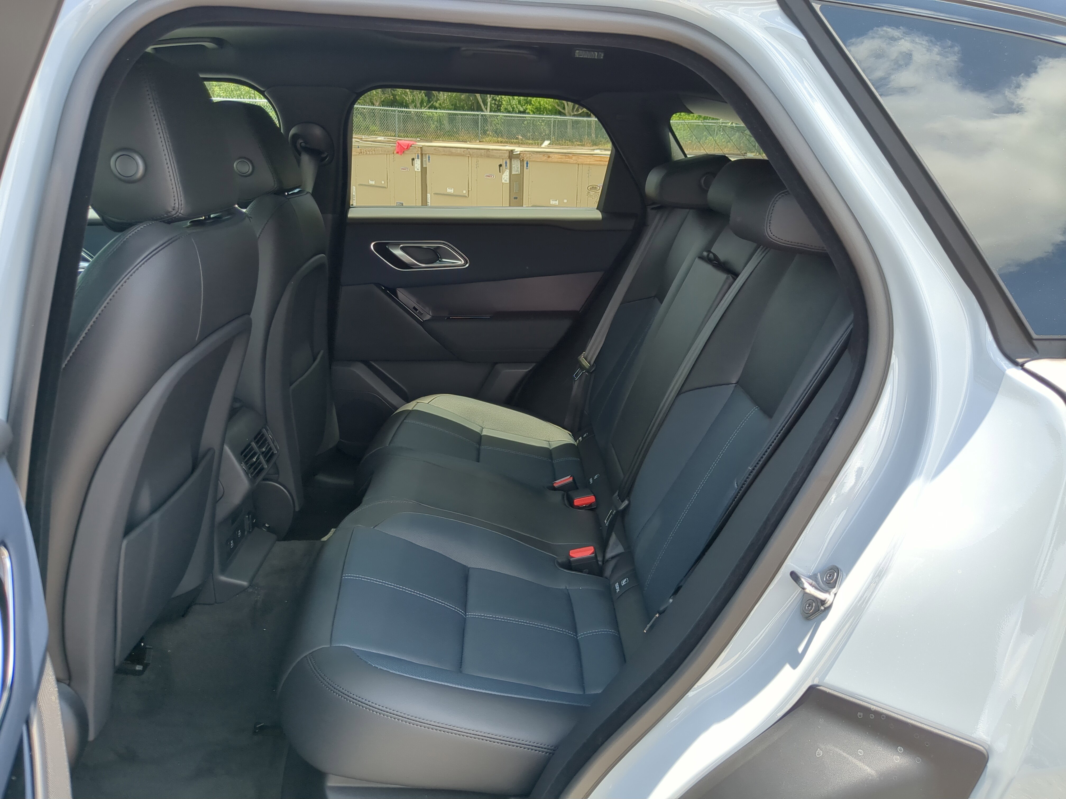 New 2026 Land Rover Range Rover Velar Dynamic SE image 15