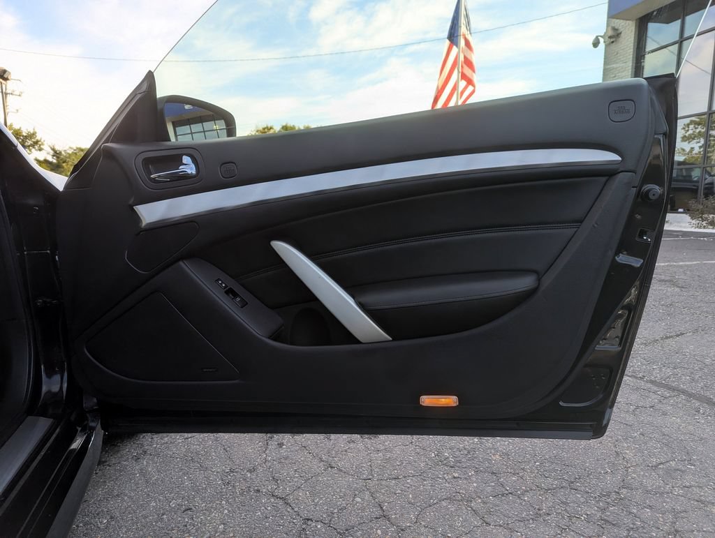 Used 2013 INFINITI G37 Convertible w/ Premium Pkg RWD image 29