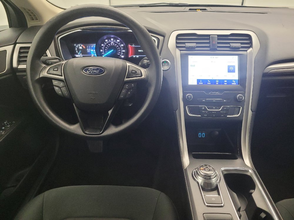 Used 2020 Ford Fusion SE FWD image 22