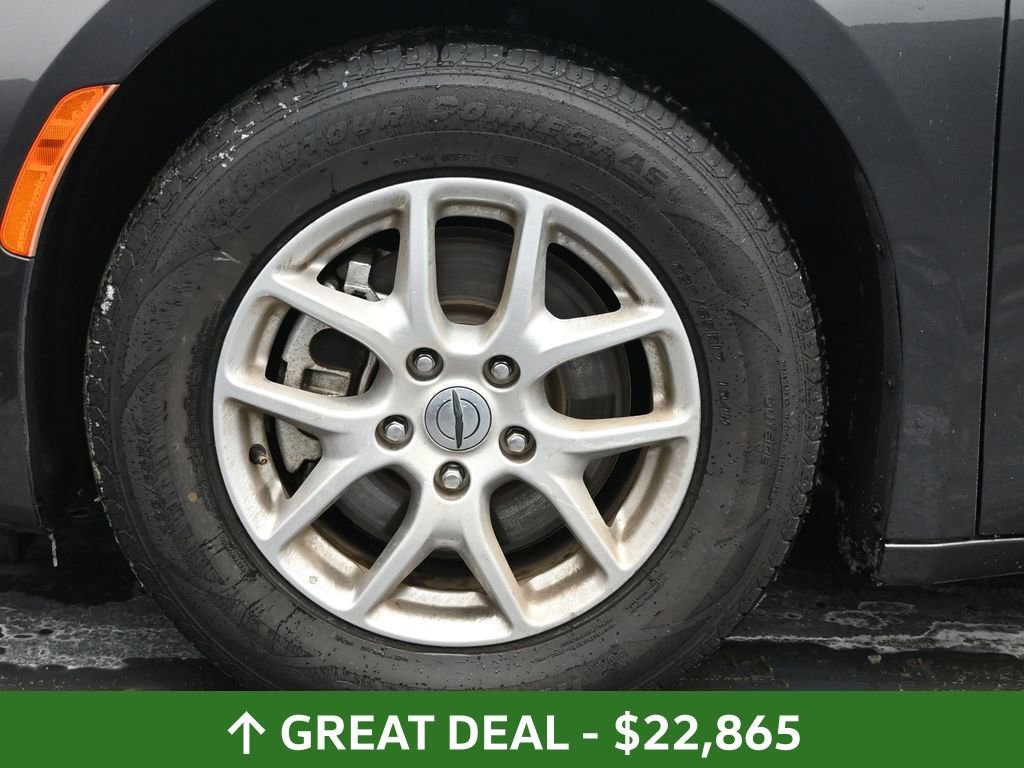 Used 2023 Chrysler Pacifica Touring-L image 17