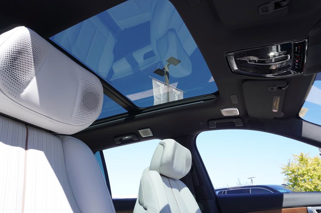 New 2026 Cadillac Vistiq Luxury AWD/4WD image 14