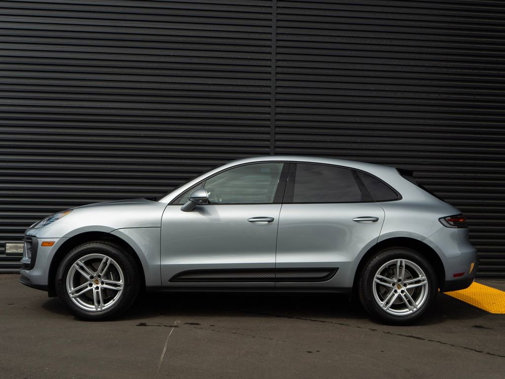 Used 2025 Porsche Macan image 2