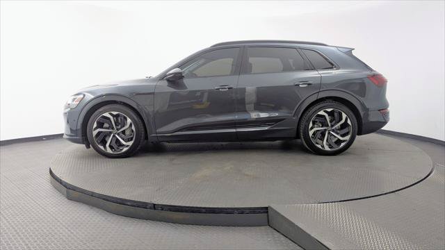 Used 2024 Audi Q8 e-tron Premium Plus w/ Premium Plus Package AWD/4WD image 3
