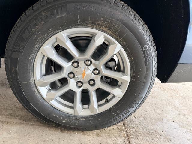 New 2026 Chevrolet Suburban LT image 11