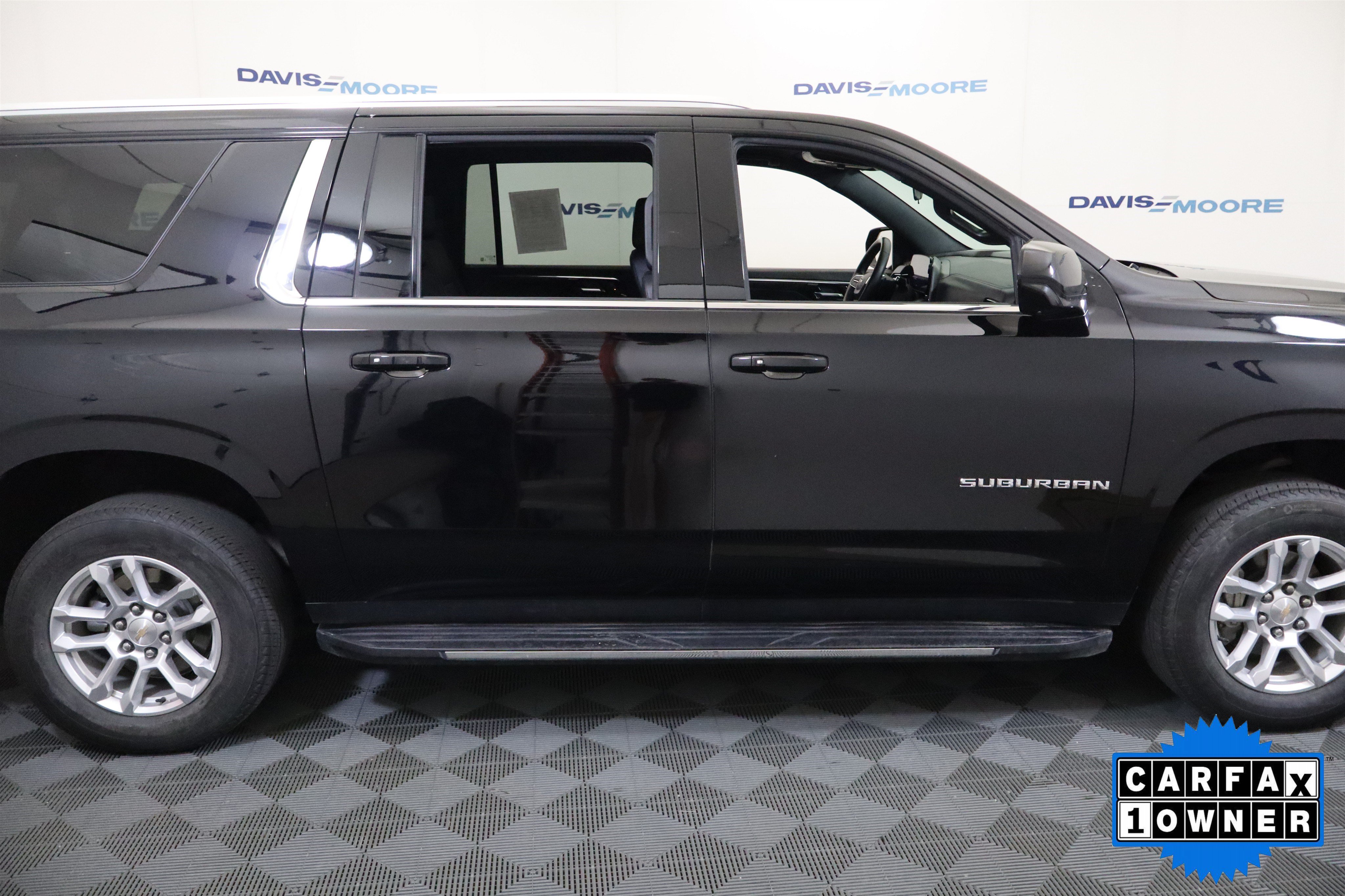 Used 2025 Chevrolet Suburban LT AWD/4WD image 5
