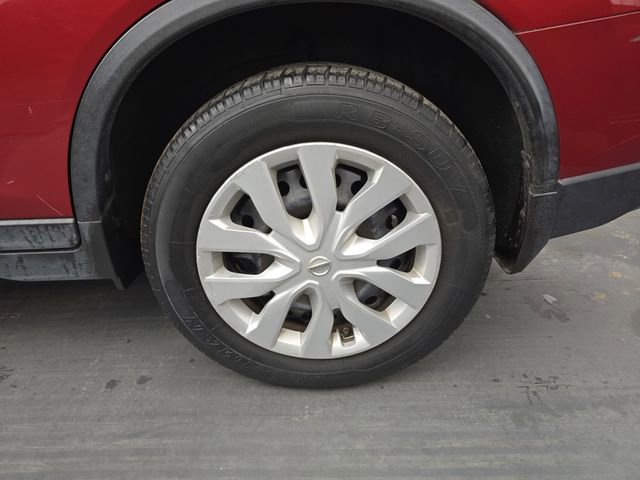 Used 2015 Nissan Rogue S image 11