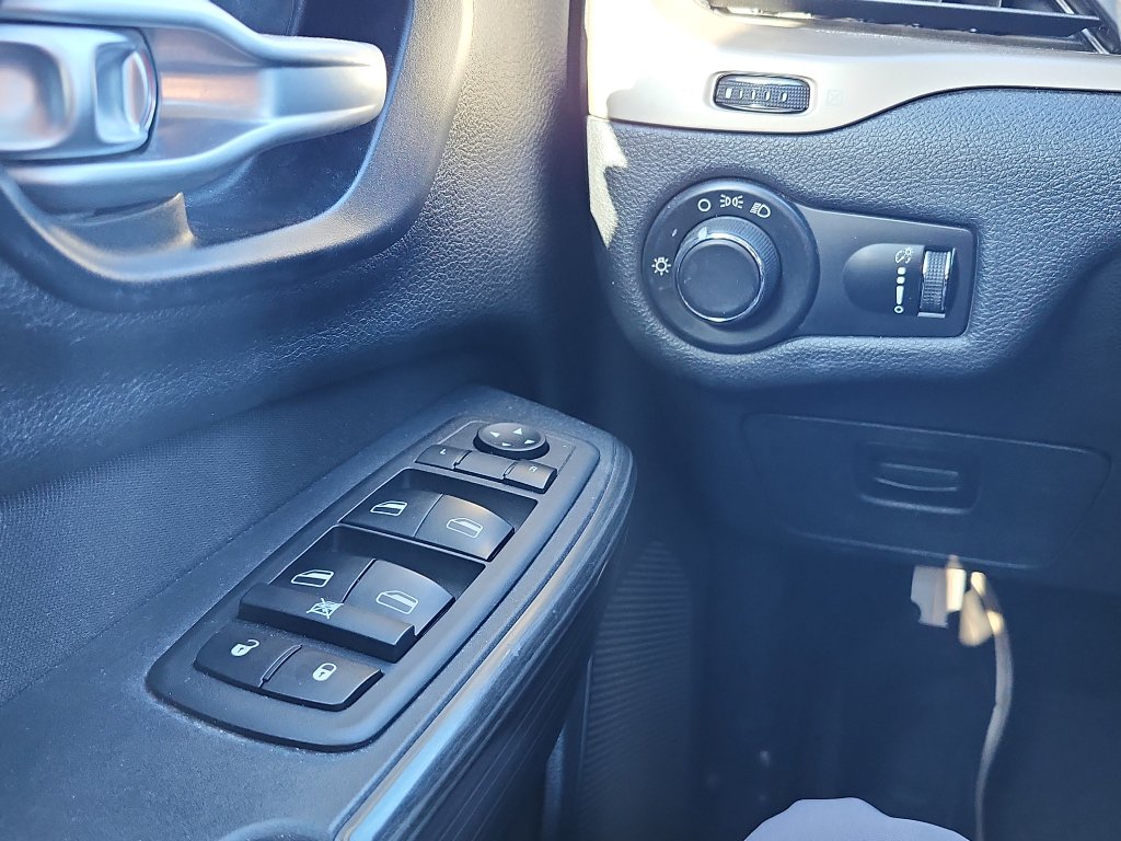 Used 2016 Jeep Cherokee Sport image 21