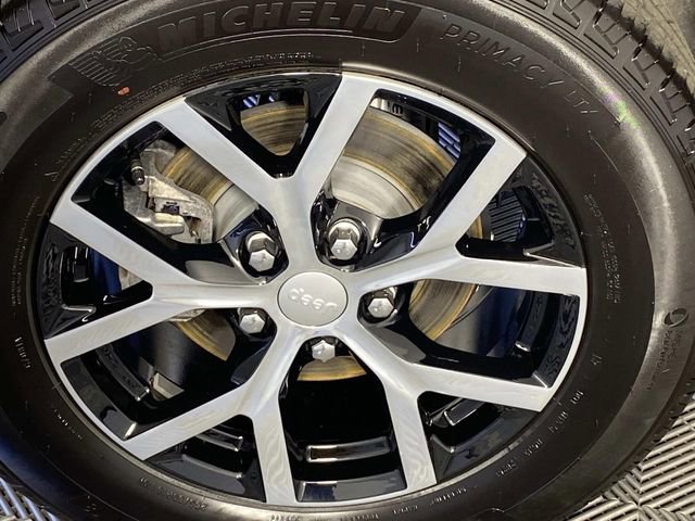 Used 2025 Jeep Grand Cherokee Limited AWD/4WD image 29