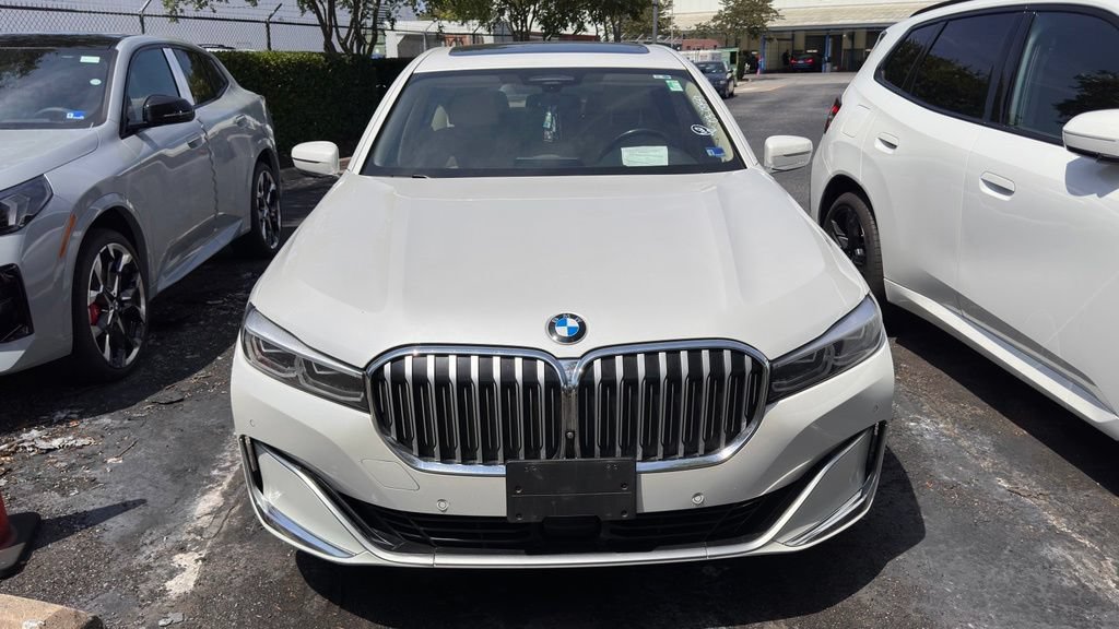 Used 2020 BMW 745e xDrive AWD/4WD image 12
