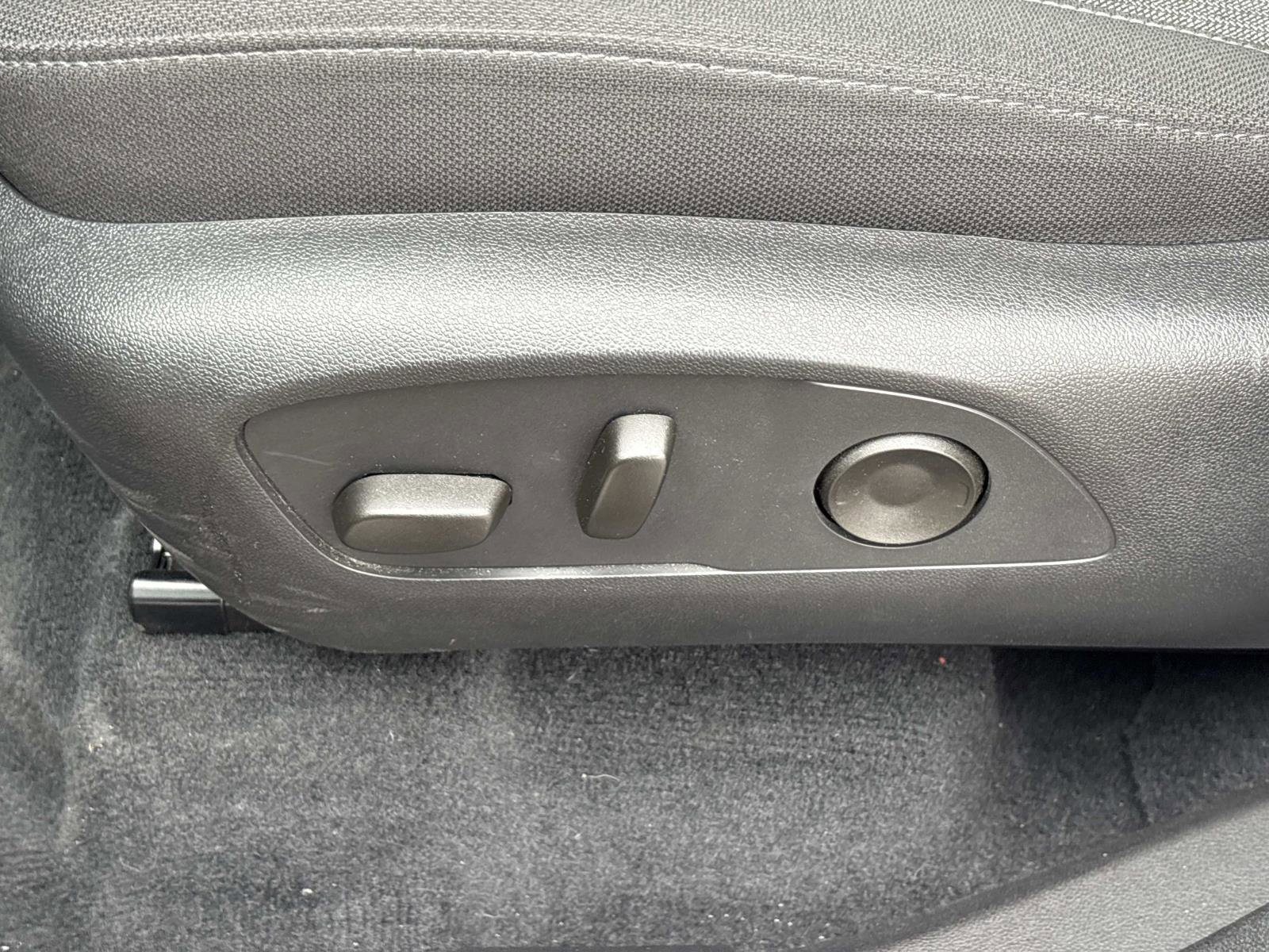 Certified 2025 GMC Acadia Elevation image 15