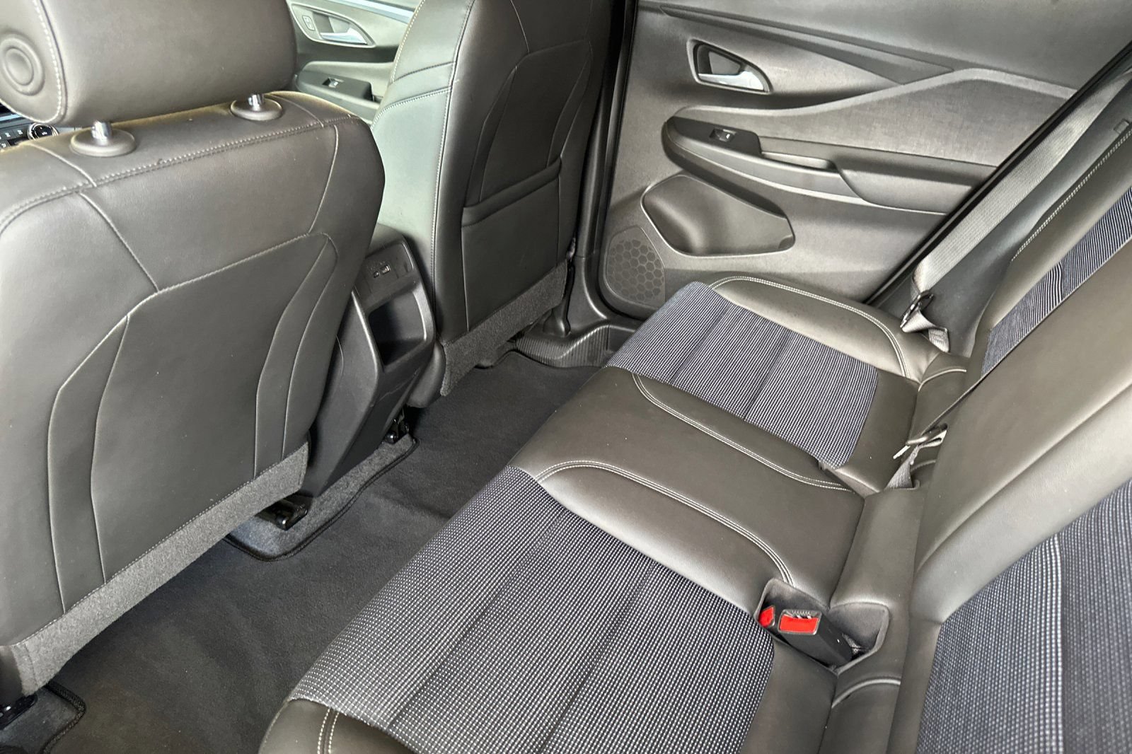 Certified 2025 Buick Envista Sport Touring FWD image 12