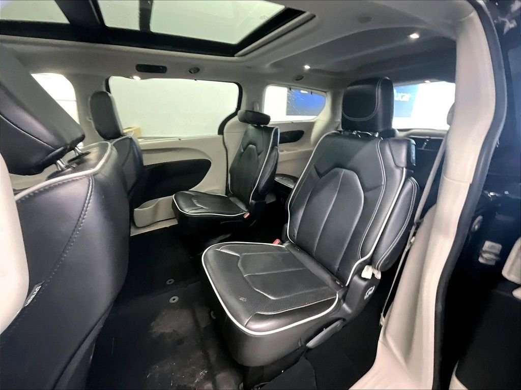 Used 2023 Chrysler Pacifica Limited FWD image 15