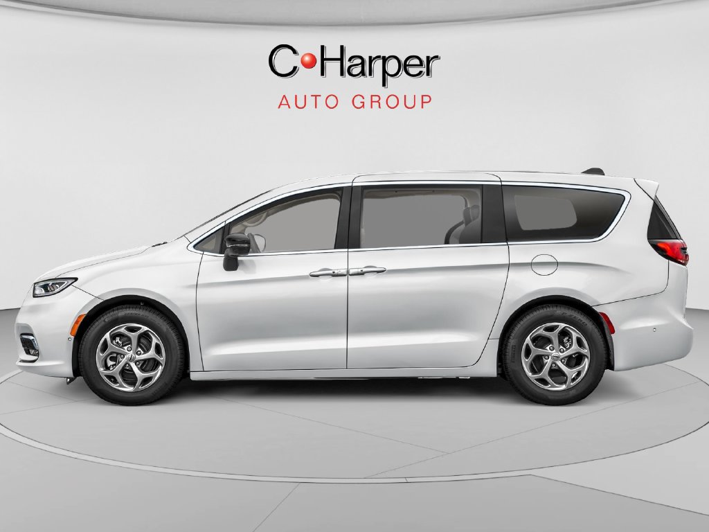 Used 2025 Chrysler Pacifica Limited AWD/4WD image 3