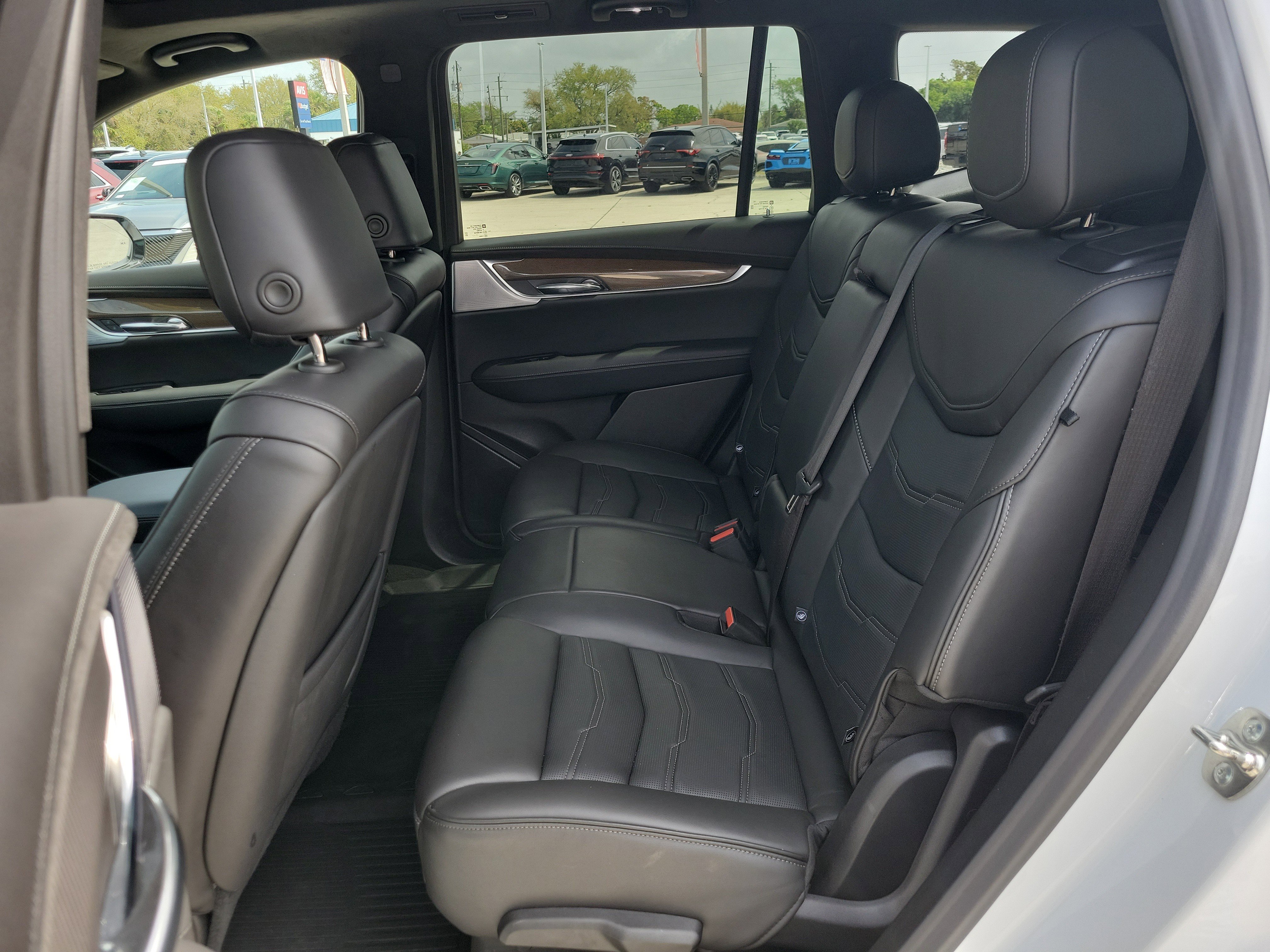 Certified 2025 Cadillac XT6 Premium Luxury w/ Platinum Package AWD/4WD image 16