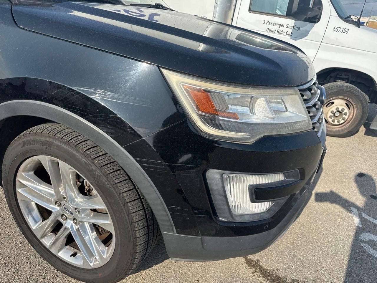 Used 2017 Ford Explorer XLT w/ Equipment Group 202A FWD image 4