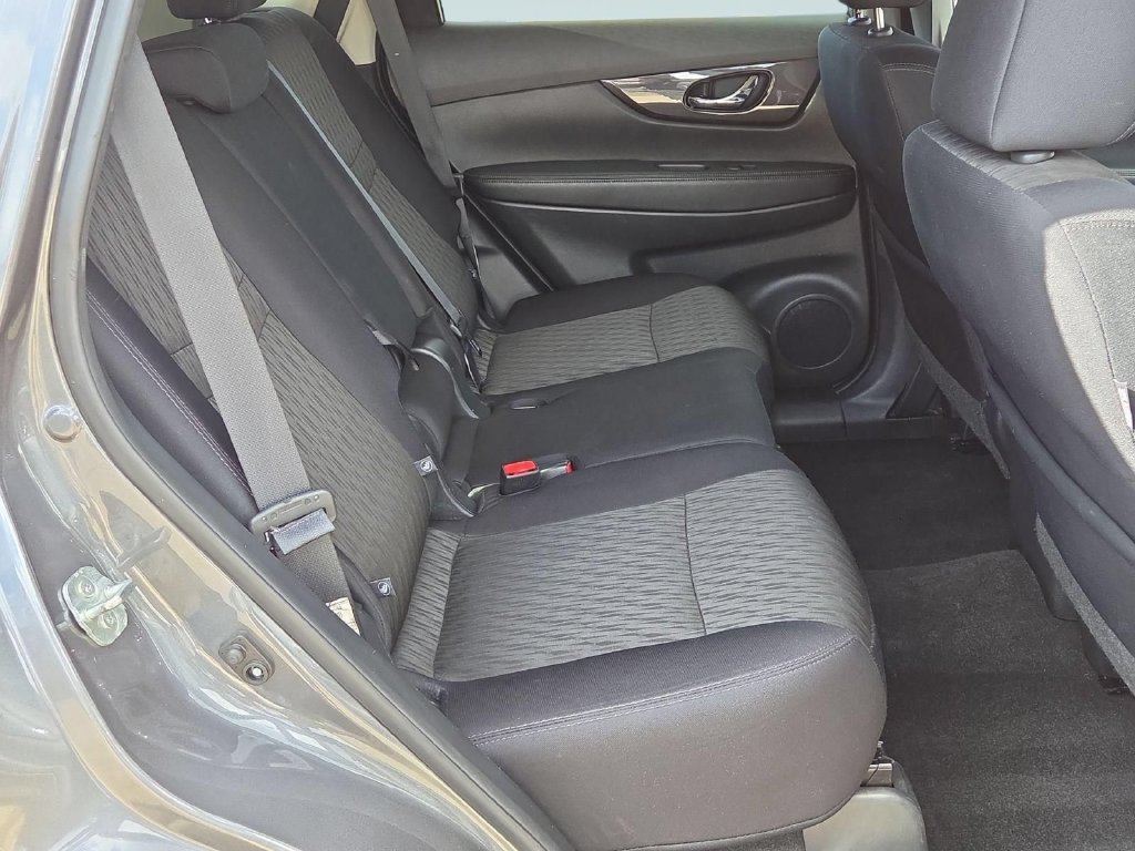 Used 2018 Nissan Rogue SV AWD/4WD image 29