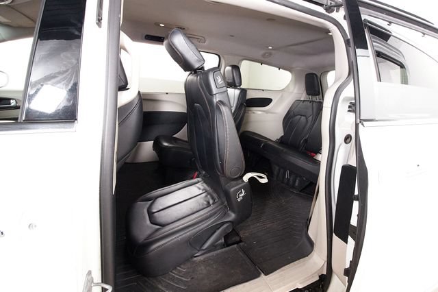 Used 2017 Chrysler Pacifica Touring-L FWD image 23