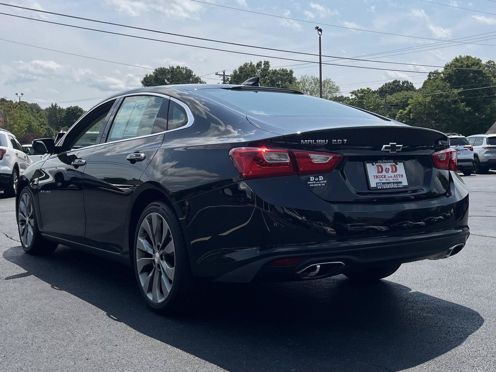 Used 2018 Chevrolet Malibu Premier w/ Premier Sun and Wheel Package FWD image 3