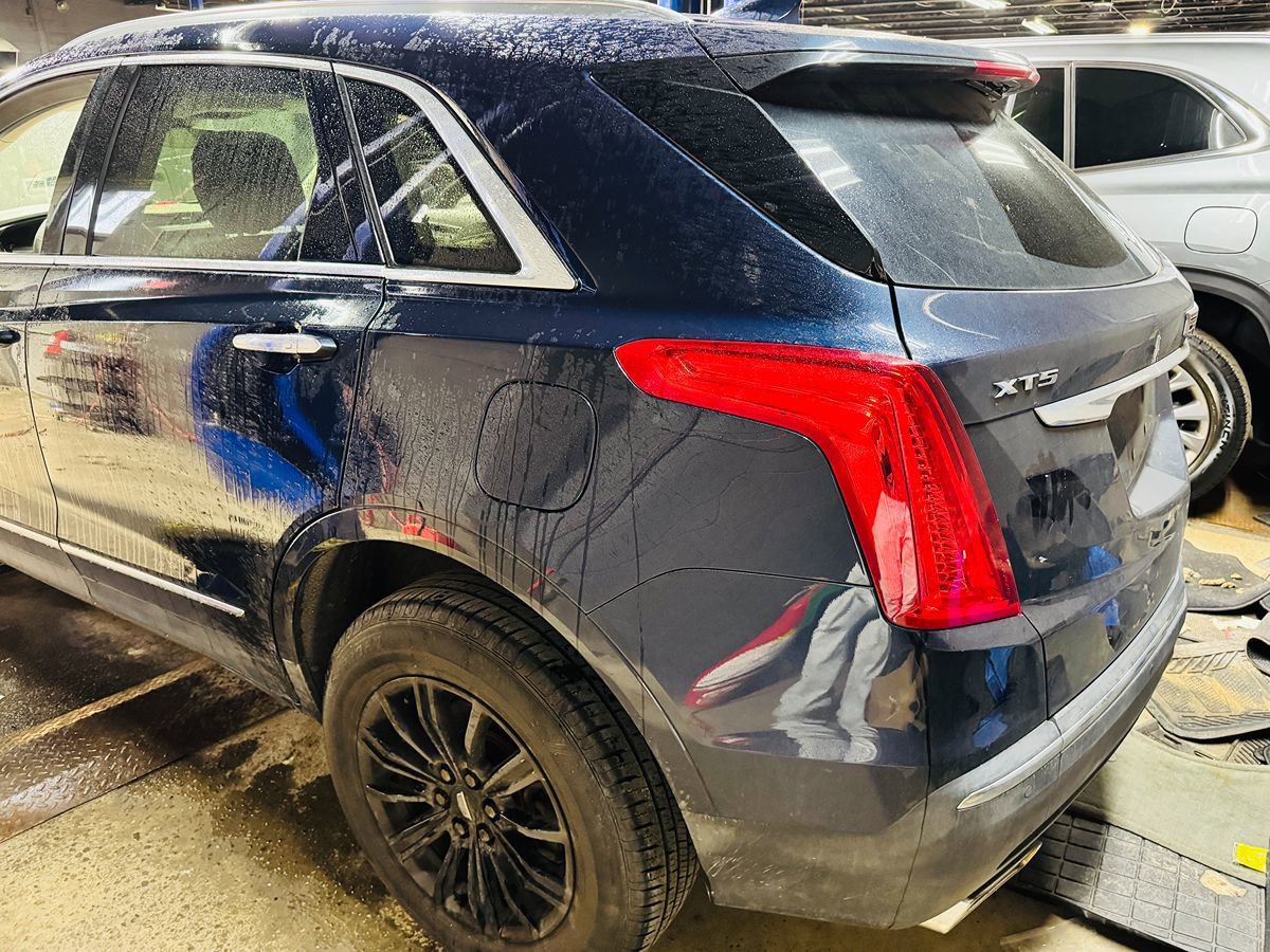 Used 2017 Cadillac XT5 Luxury w/ Driver Awareness Package FWD image 5