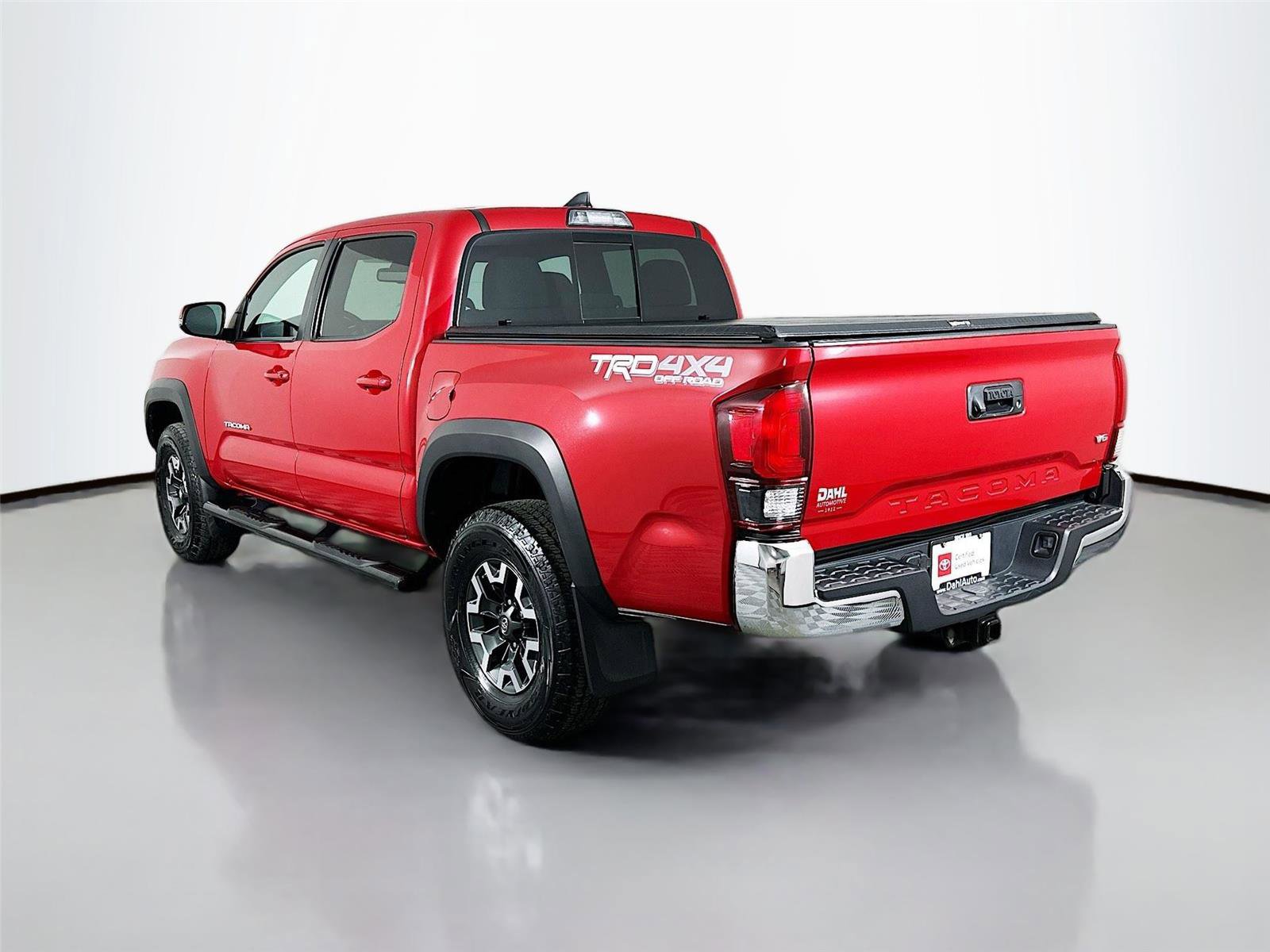Certified 2018 Toyota Tacoma TRD Off-Road image 10