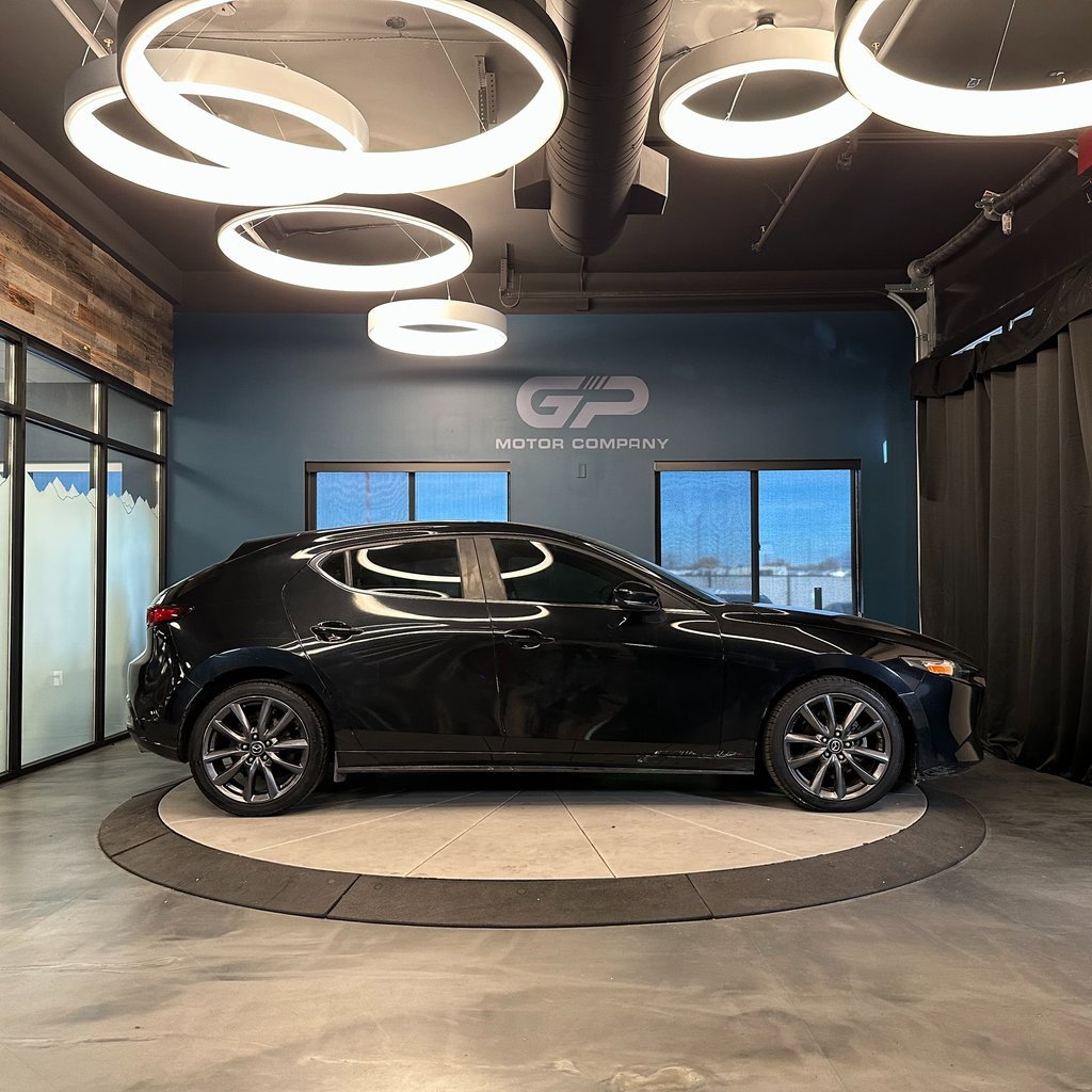 Used 2019 MAZDA MAZDA3 Hatchback image 2