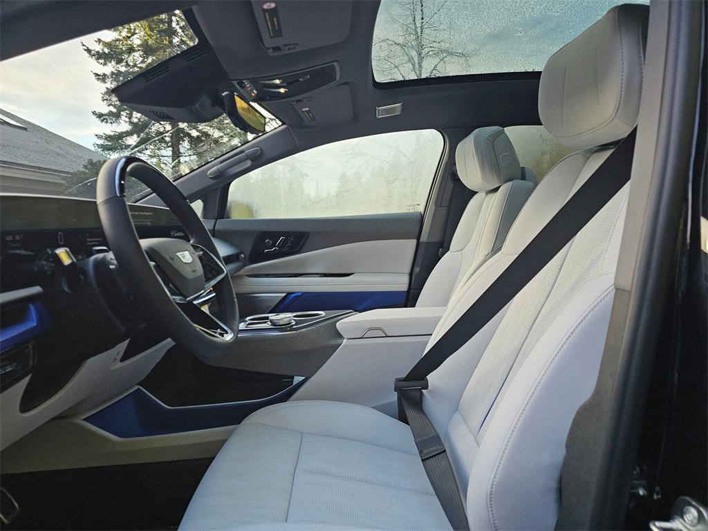 New 2026 Cadillac Optiq Luxury 2 image 21