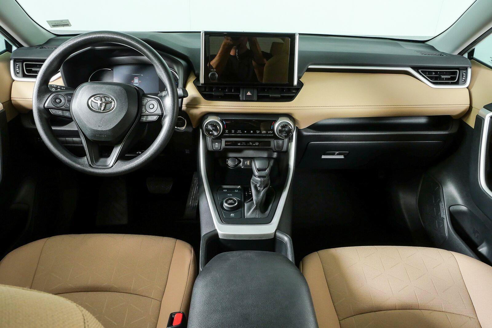 Used 2025 Toyota RAV4 XLE w/ Convenience Package AWD/4WD image 18