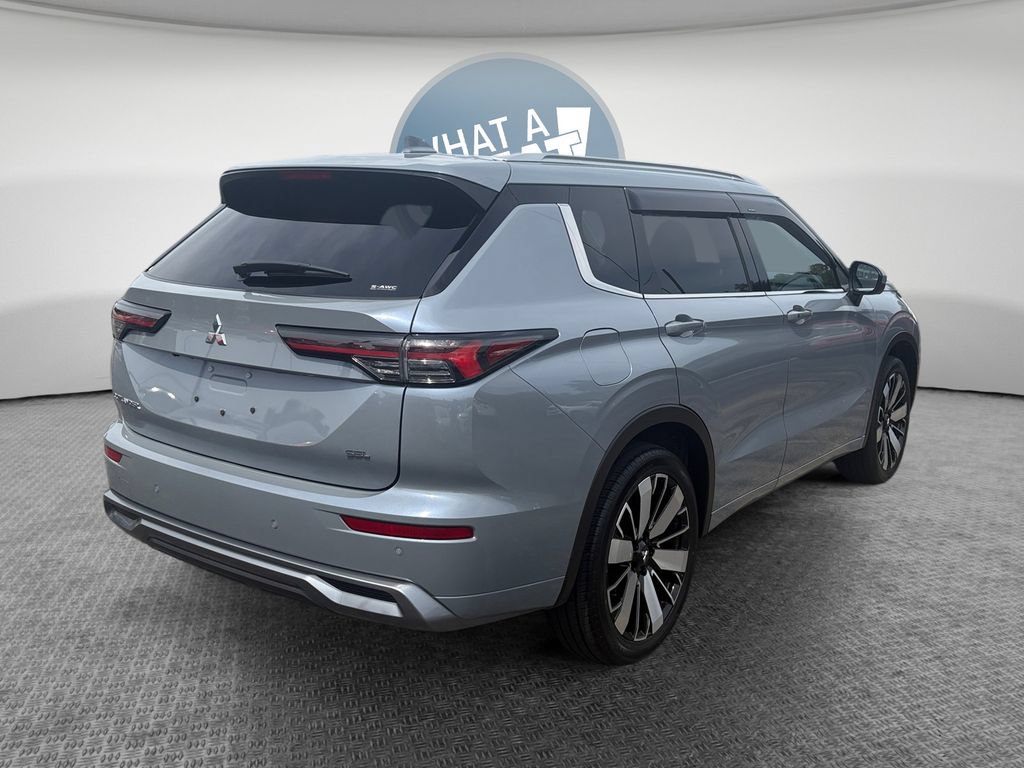 Used 2025 Mitsubishi Outlander SEL AWD/4WD image 3