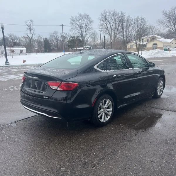 Used 2015 Chrysler 200 Limited w/ Convenience Group image 3