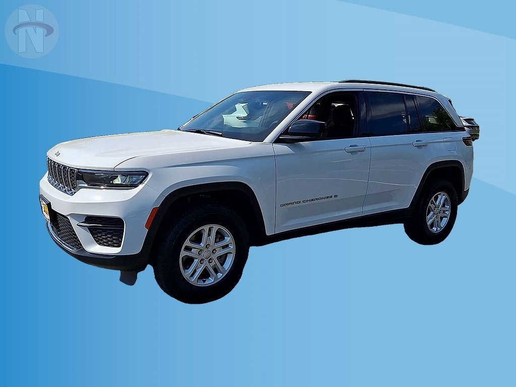 Used 2024 Jeep Grand Cherokee Laredo AWD/4WD image 4