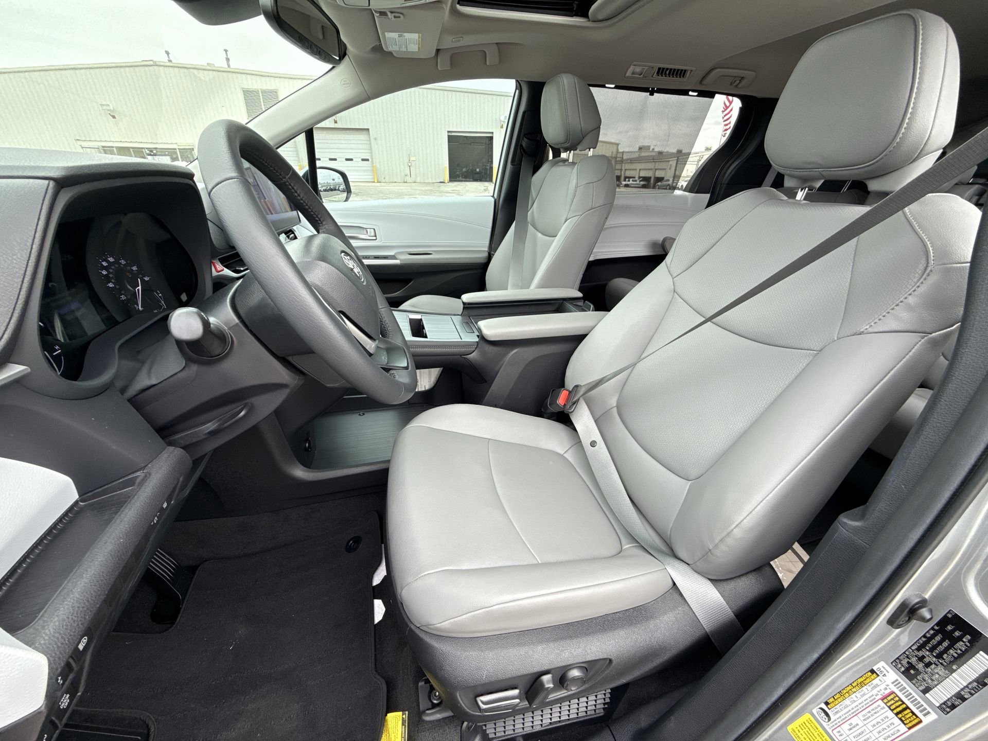 Certified 2025 Toyota Sienna XLE FWD image 13