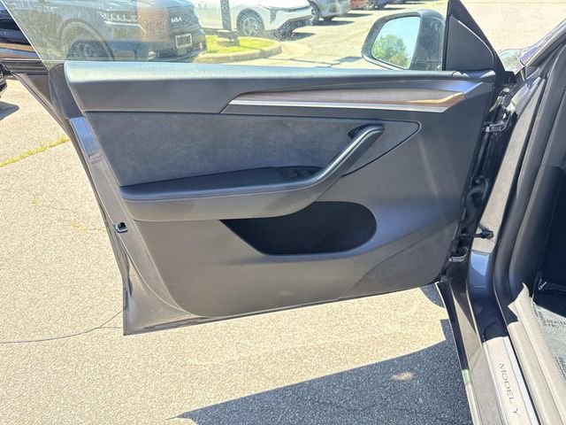 Used 2023 Tesla Model Y 2WD image 14