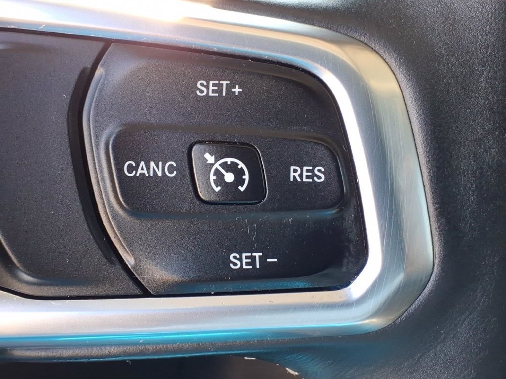 Used 2018 Jeep Wrangler Unlimited Sahara AWD/4WD image 10