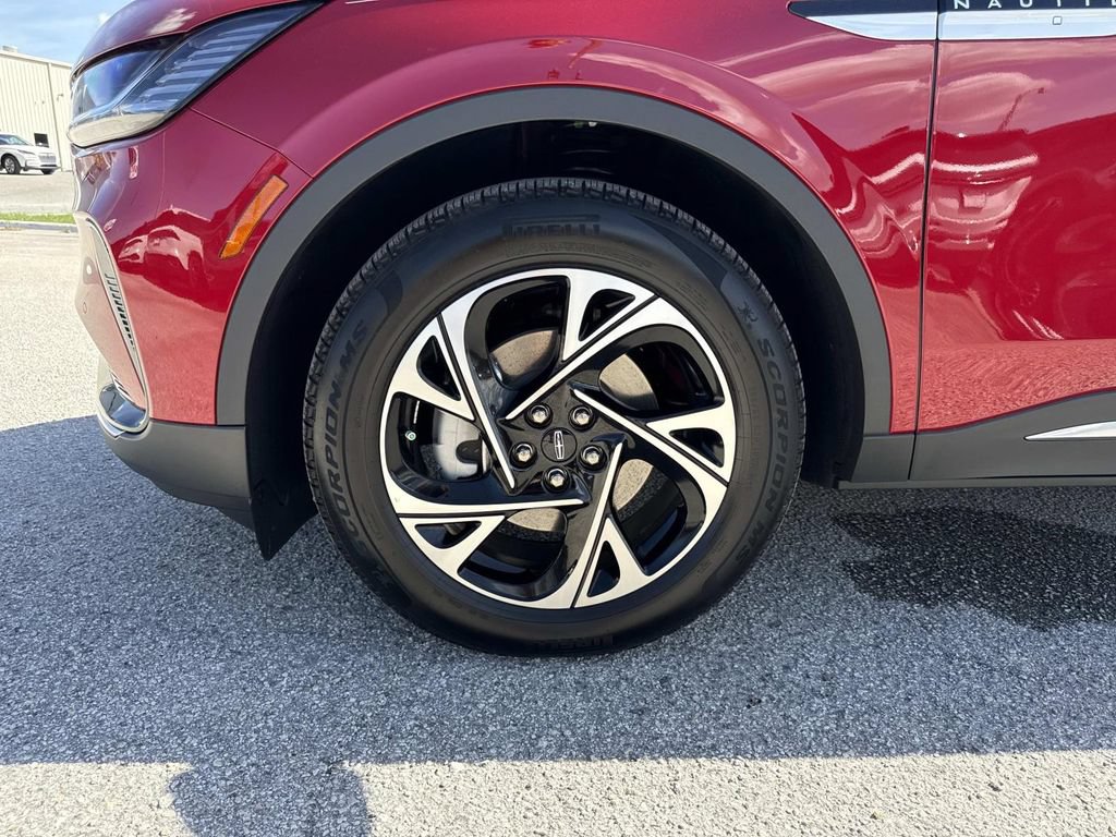 Certified 2026 Lincoln Nautilus Premier AWD/4WD image 10