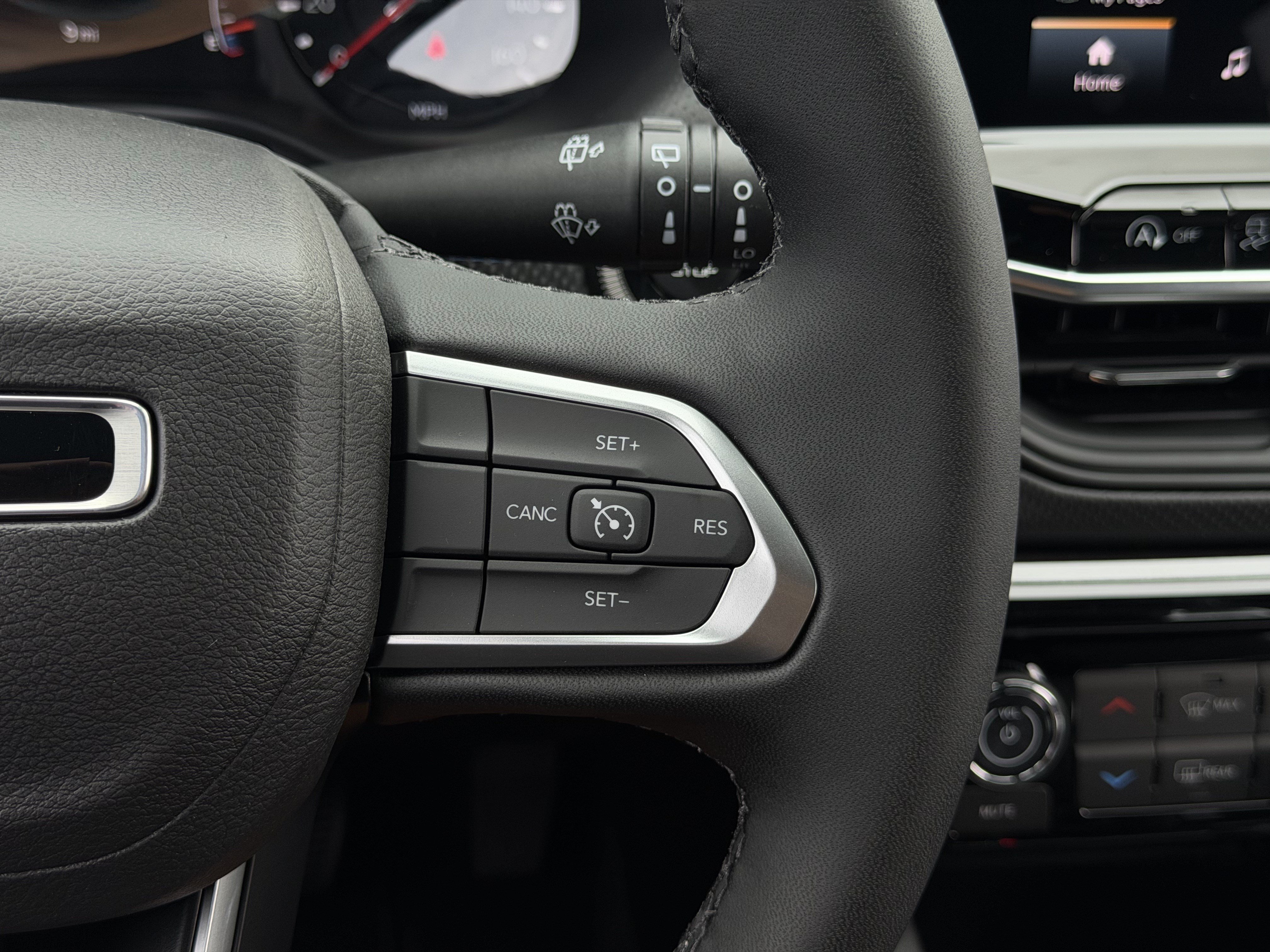 New 2026 Jeep Compass Latitude AWD/4WD image 19