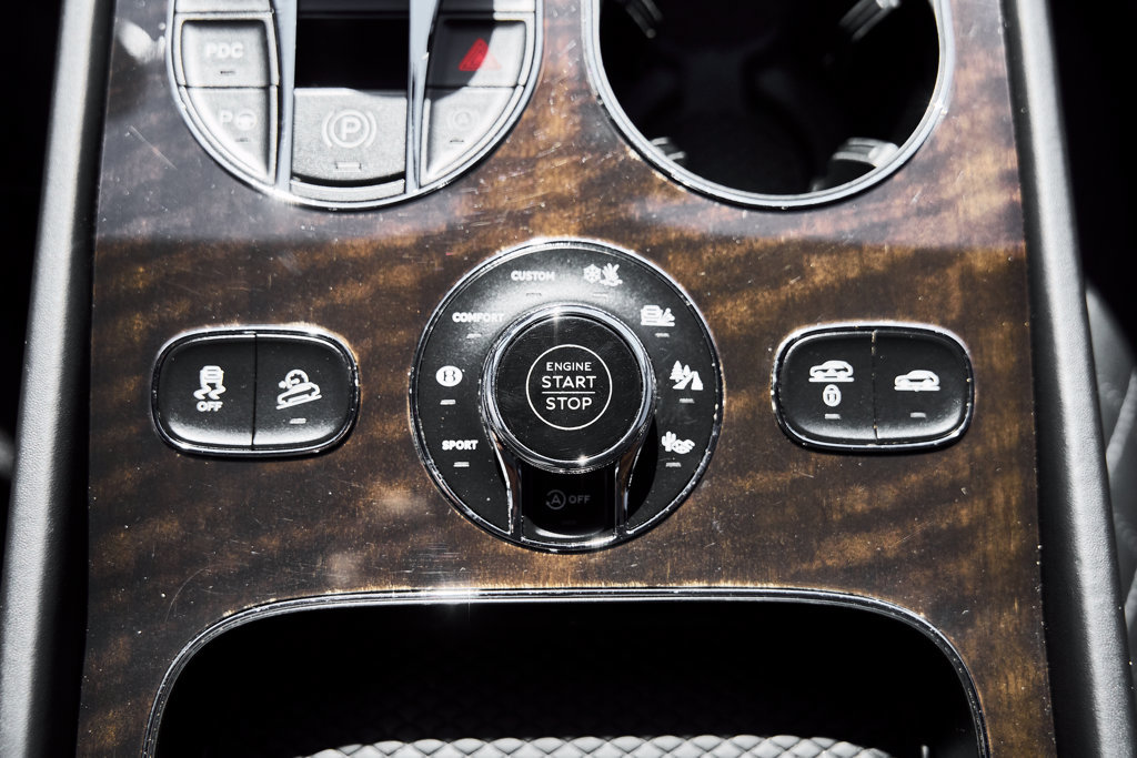 Used 2017 Bentley Bentayga AWD/4WD image 62