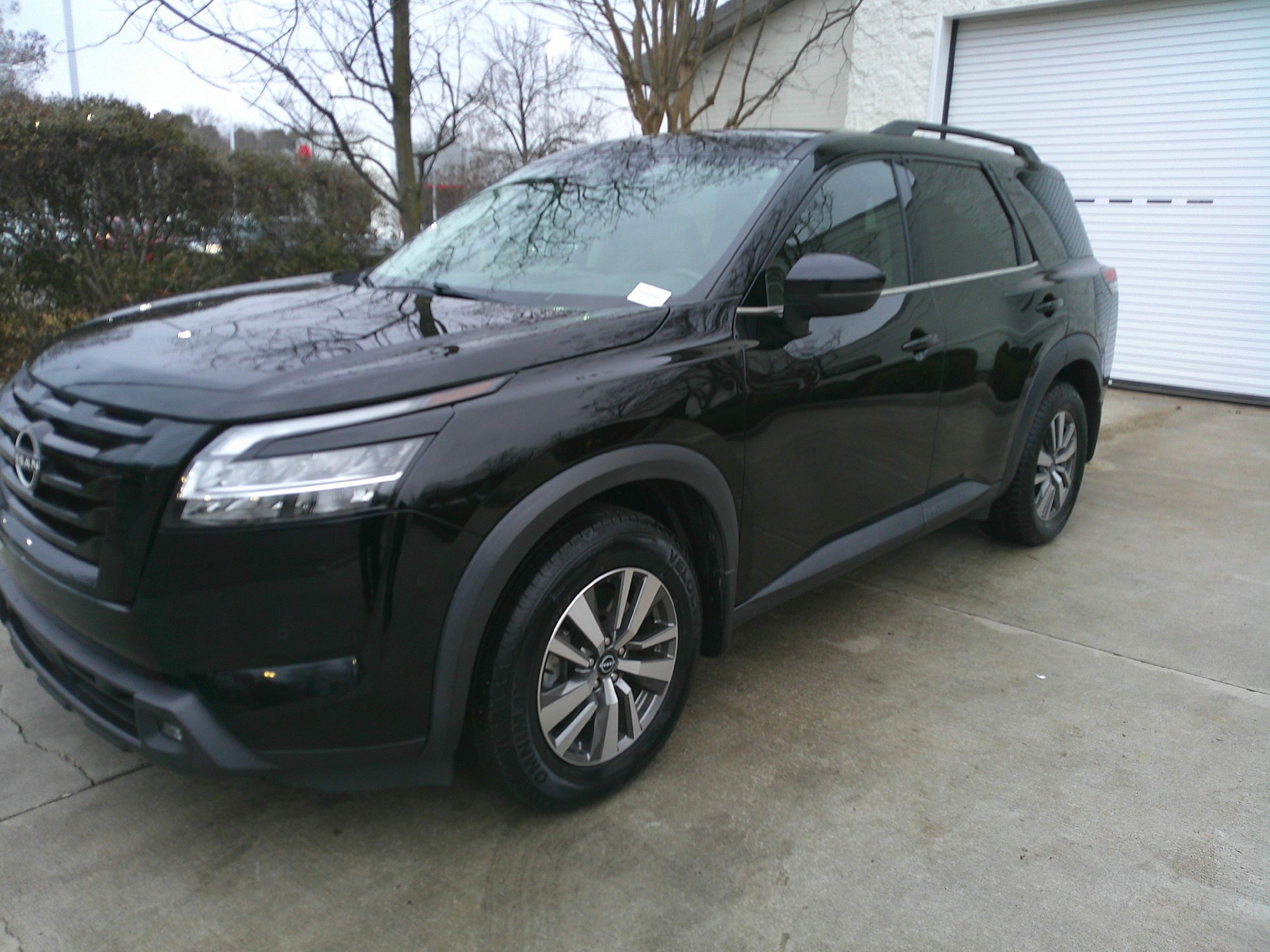 Used 2022 Nissan Pathfinder SL w/ SL Black Package image 7