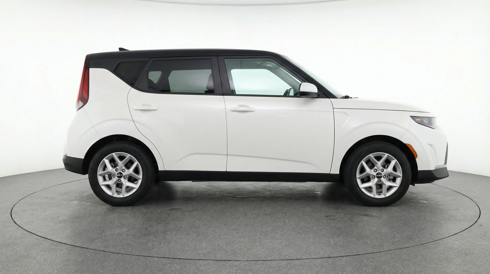 Used 2025 Kia Soul LX w/ LX Technology Package FWD image 11