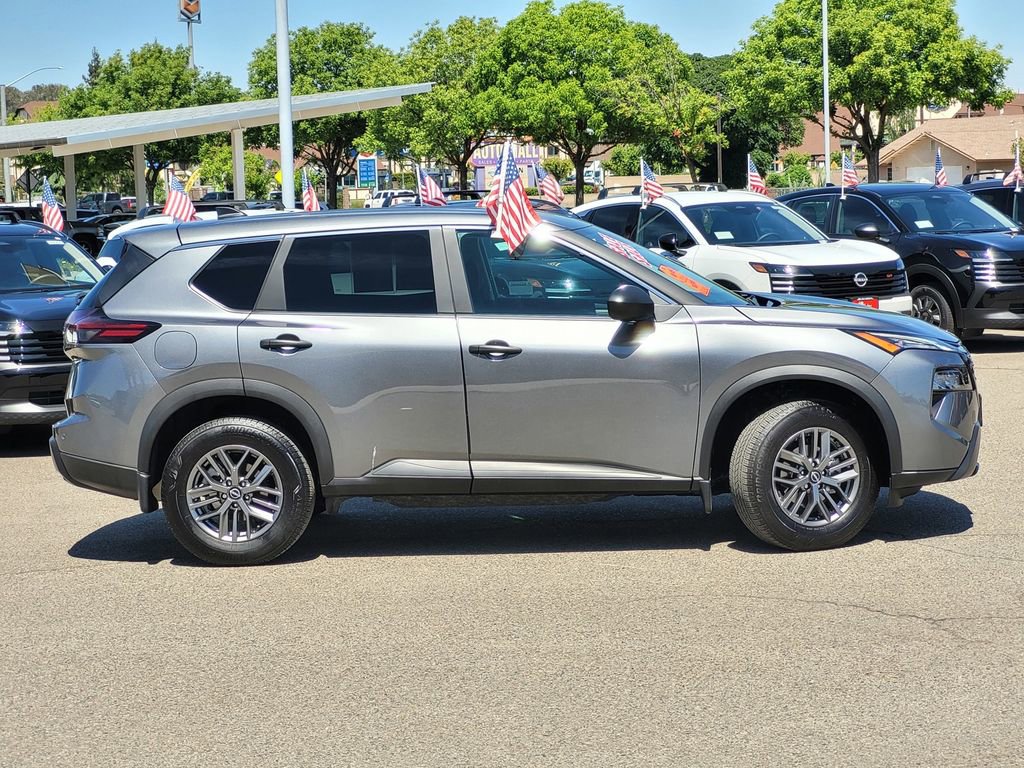 Used 2025 Nissan Rogue S FWD image 4