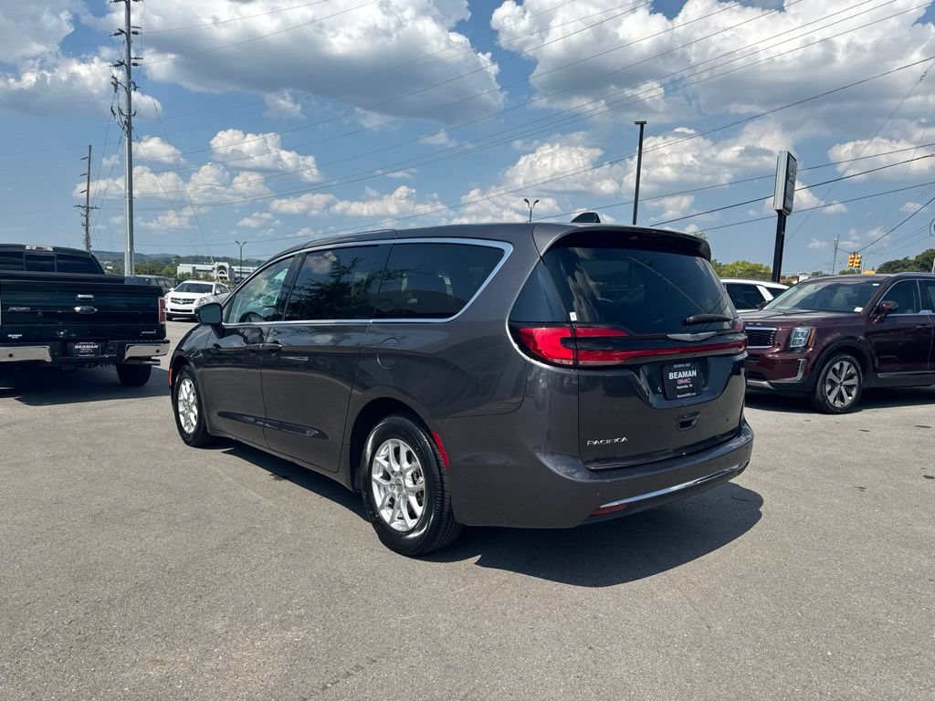 Used 2023 Chrysler Pacifica Touring-L FWD image 5