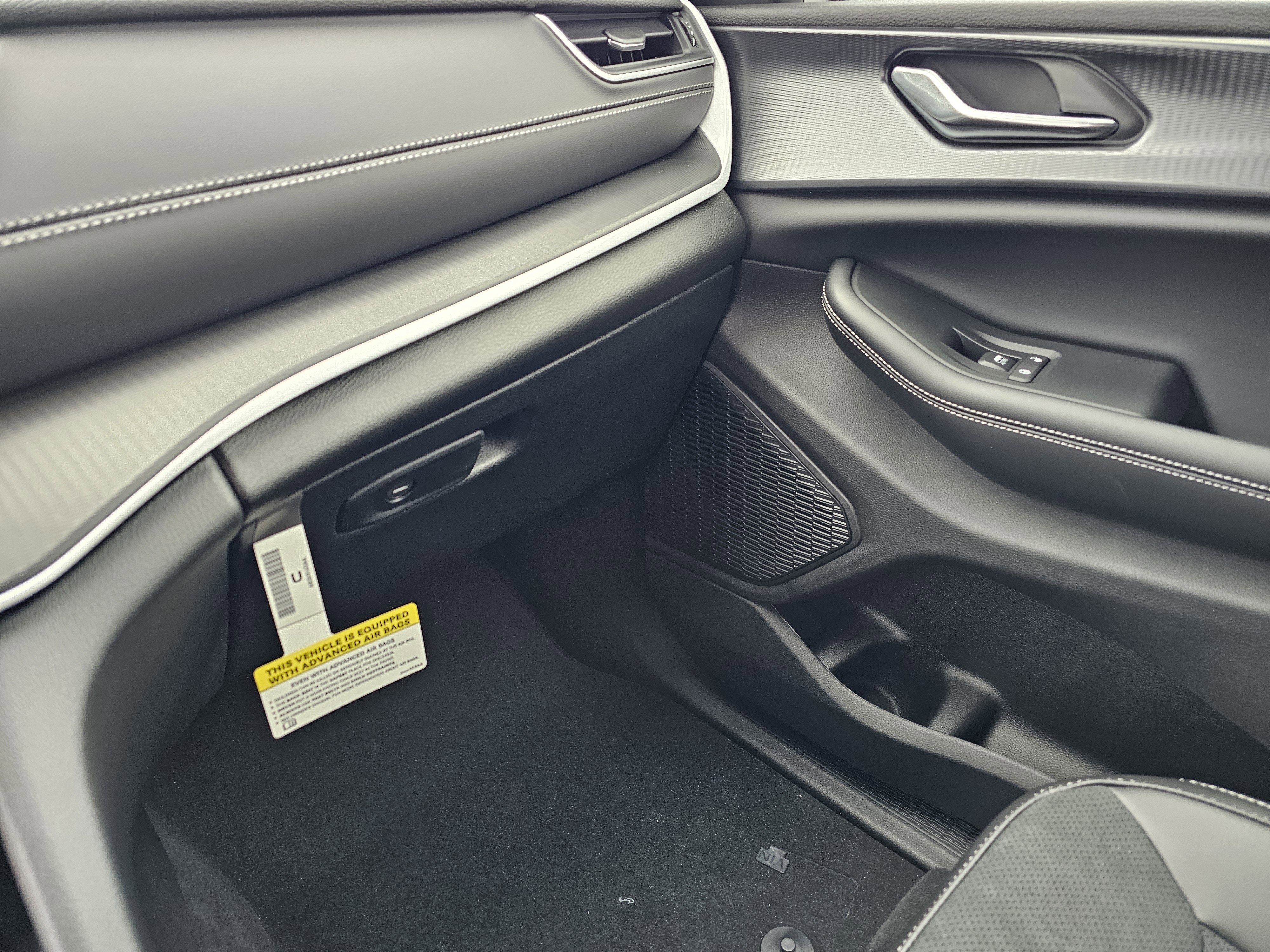 New 2025 Jeep Grand Cherokee Altitude image 26