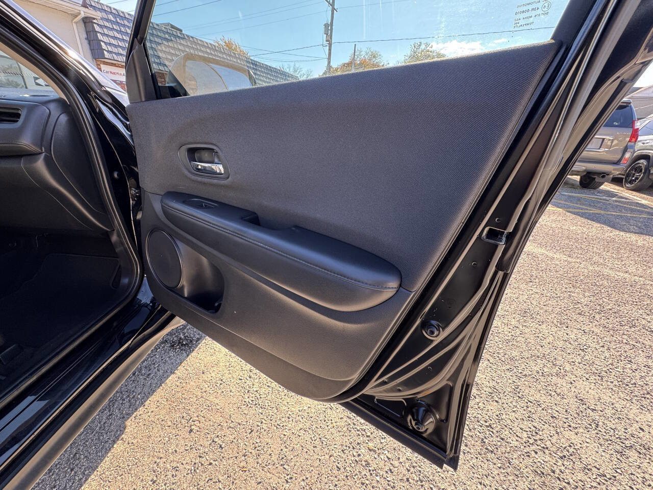 Used 2019 Honda HR-V LX image 40