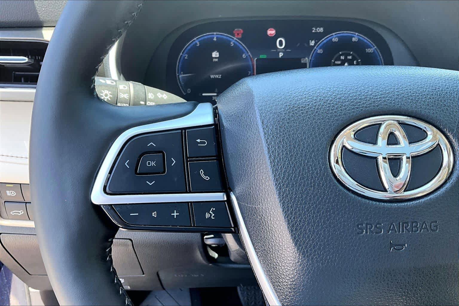 Used 2023 Toyota Highlander Limited FWD image 24