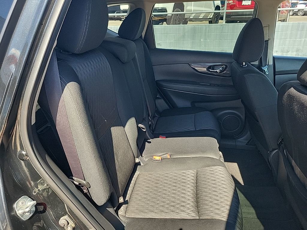 Used 2019 Nissan Rogue SV image 37